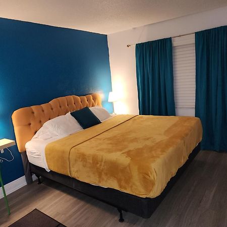 Centauri Vacation Rentals Beautiful 2-Bedroom Condo, Near All Orlando Attractions, Free Parking & Wi-Fi, King Bed Экстерьер фото