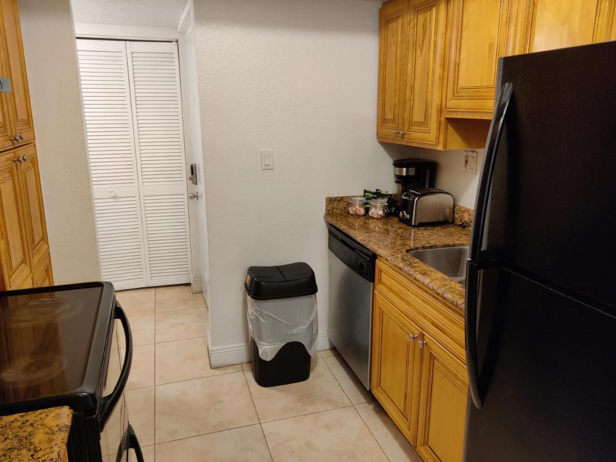Centauri Vacation Rentals Beautiful 2-Bedroom Condo, Near All Orlando Attractions, Free Parking & Wi-Fi, King Bed Экстерьер фото