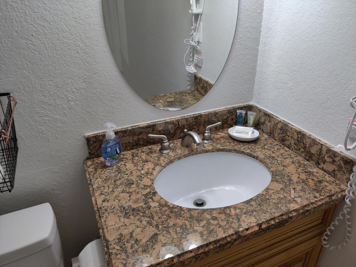 Centauri Vacation Rentals Beautiful 2-Bedroom Condo, Near All Orlando Attractions, Free Parking & Wi-Fi, King Bed Экстерьер фото