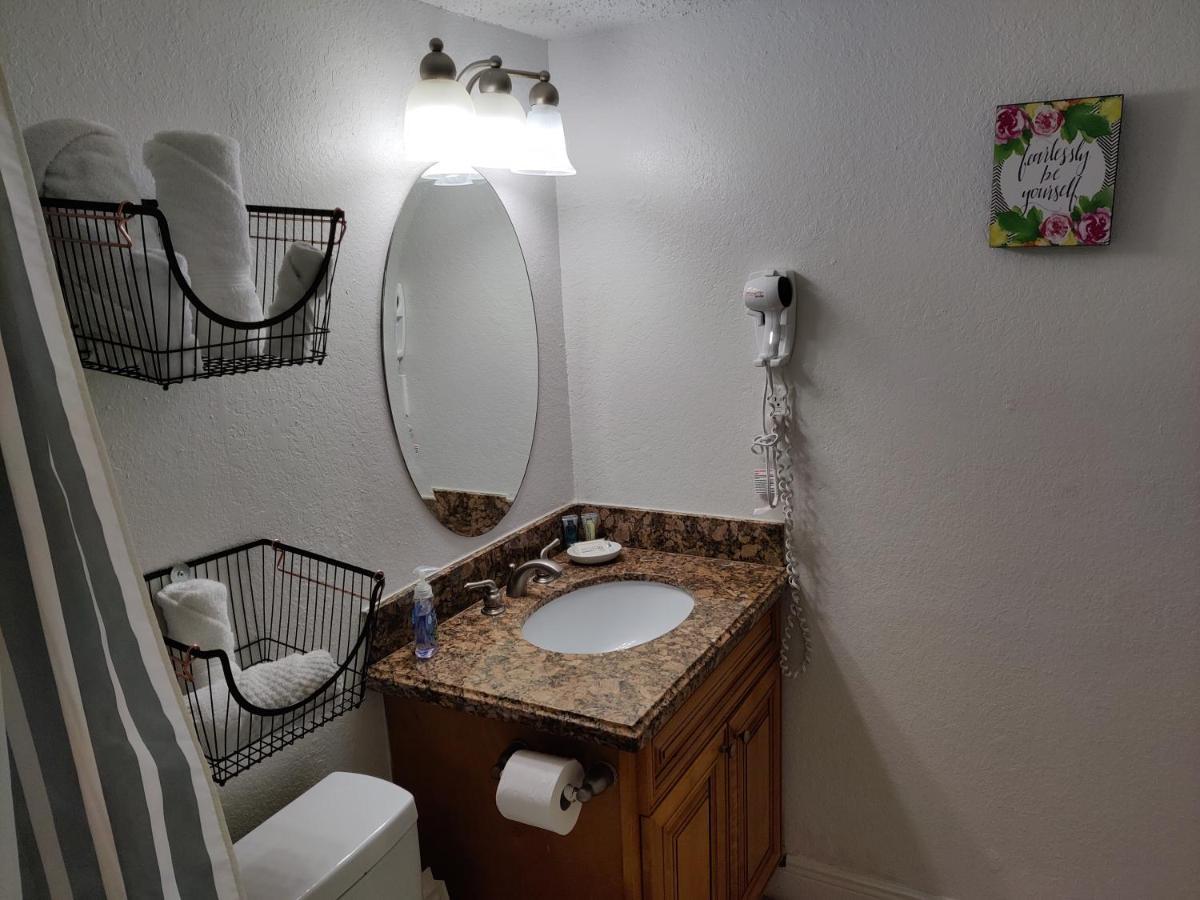 Centauri Vacation Rentals Beautiful 2-Bedroom Condo, Near All Orlando Attractions, Free Parking & Wi-Fi, King Bed Экстерьер фото
