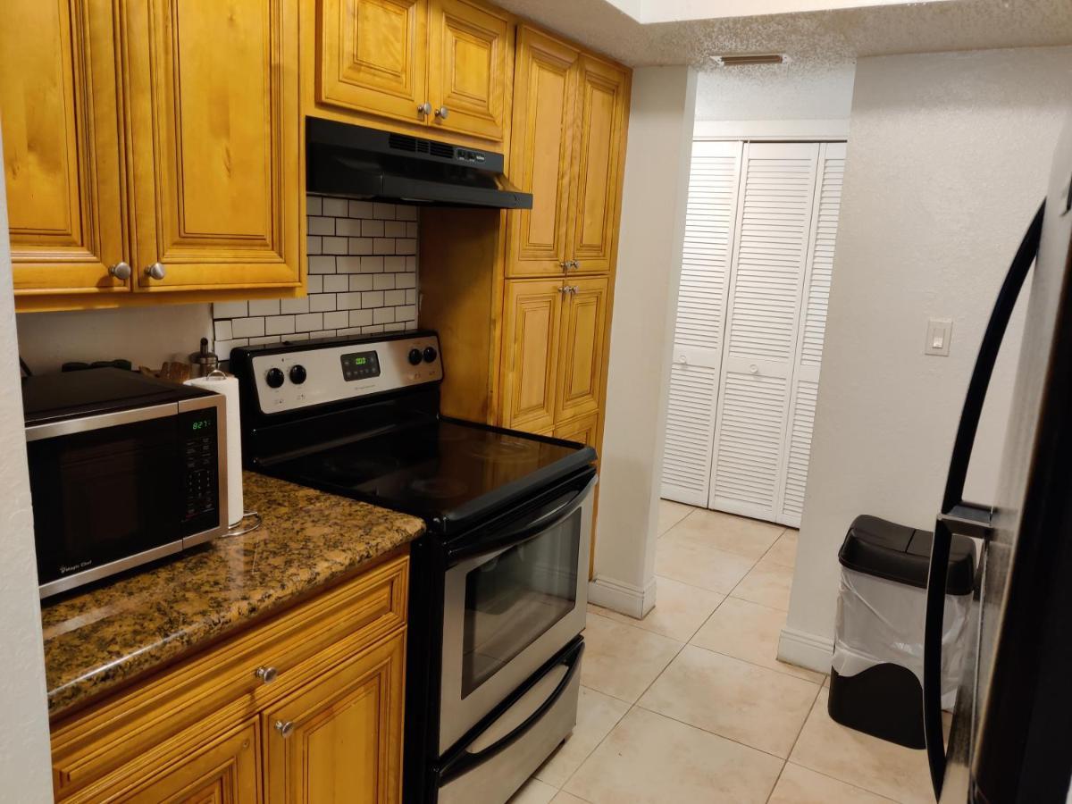 Centauri Vacation Rentals Beautiful 2-Bedroom Condo, Near All Orlando Attractions, Free Parking & Wi-Fi, King Bed Экстерьер фото