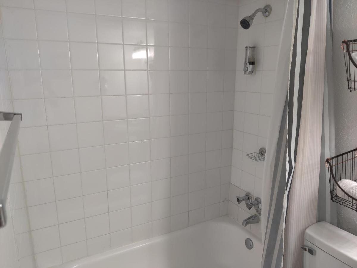 Centauri Vacation Rentals Beautiful 2-Bedroom Condo, Near All Orlando Attractions, Free Parking & Wi-Fi, King Bed Экстерьер фото